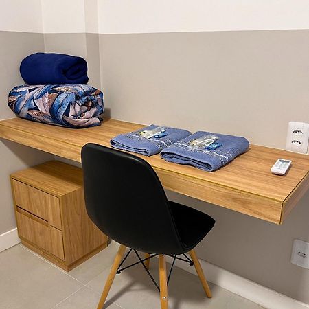 Apto Reformado E Decorado No Centro ฟลอเรียนอโปลิส ภายนอก รูปภาพ